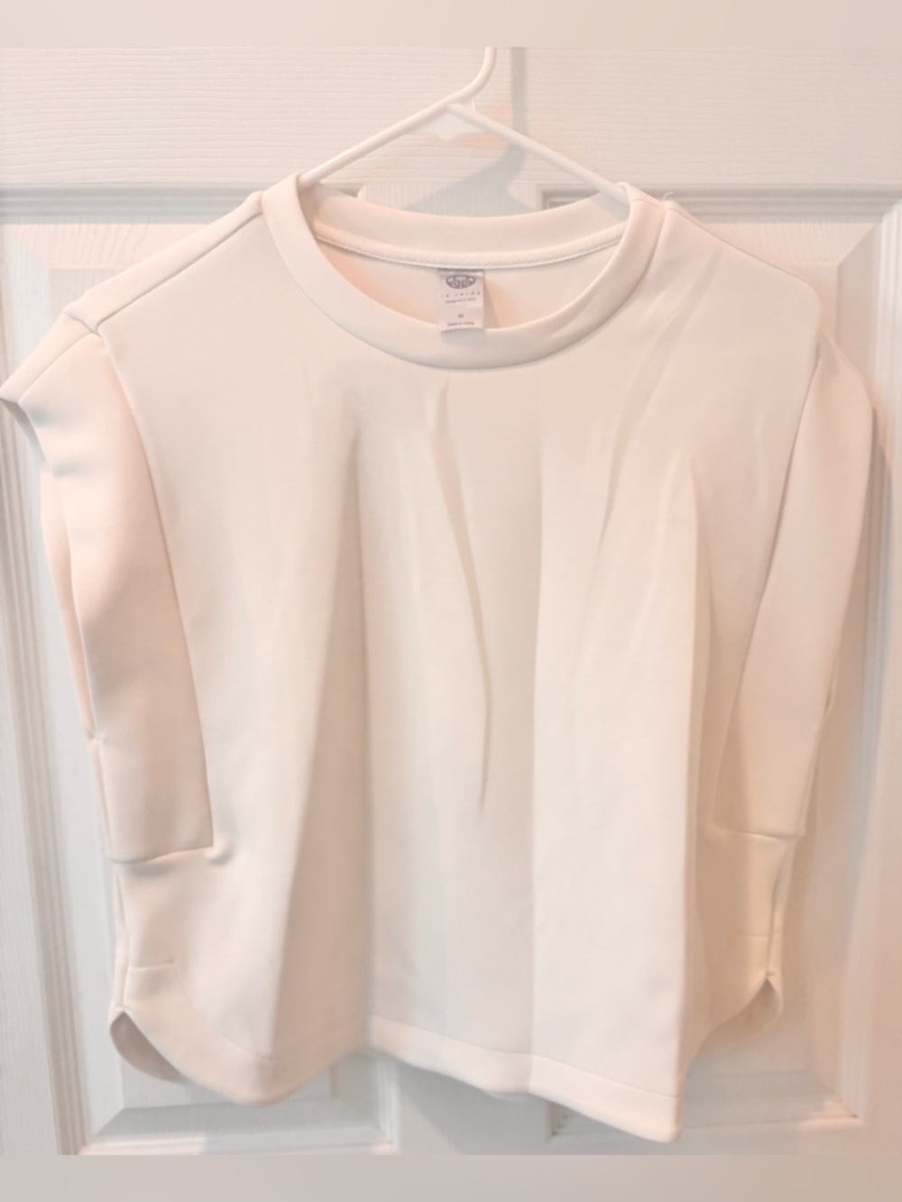 5/$25 Te Verde Cream Colored Sleeveless crop top